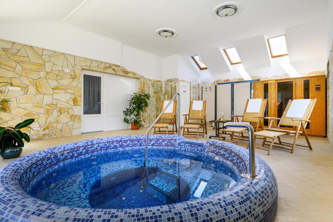 Rege - Wellness Resort House Eger Esterno foto