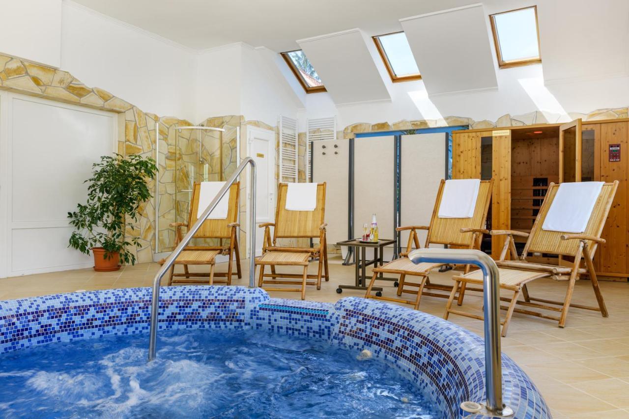Rege - Wellness Resort House Eger Esterno foto