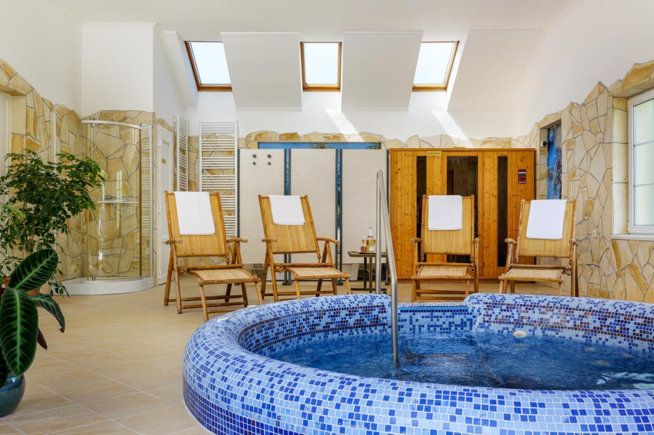 Rege - Wellness Resort House Eger Esterno foto