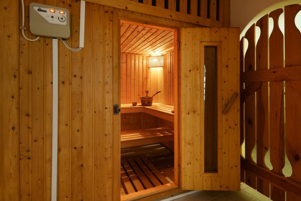 Rege - Wellness Resort House Eger Esterno foto