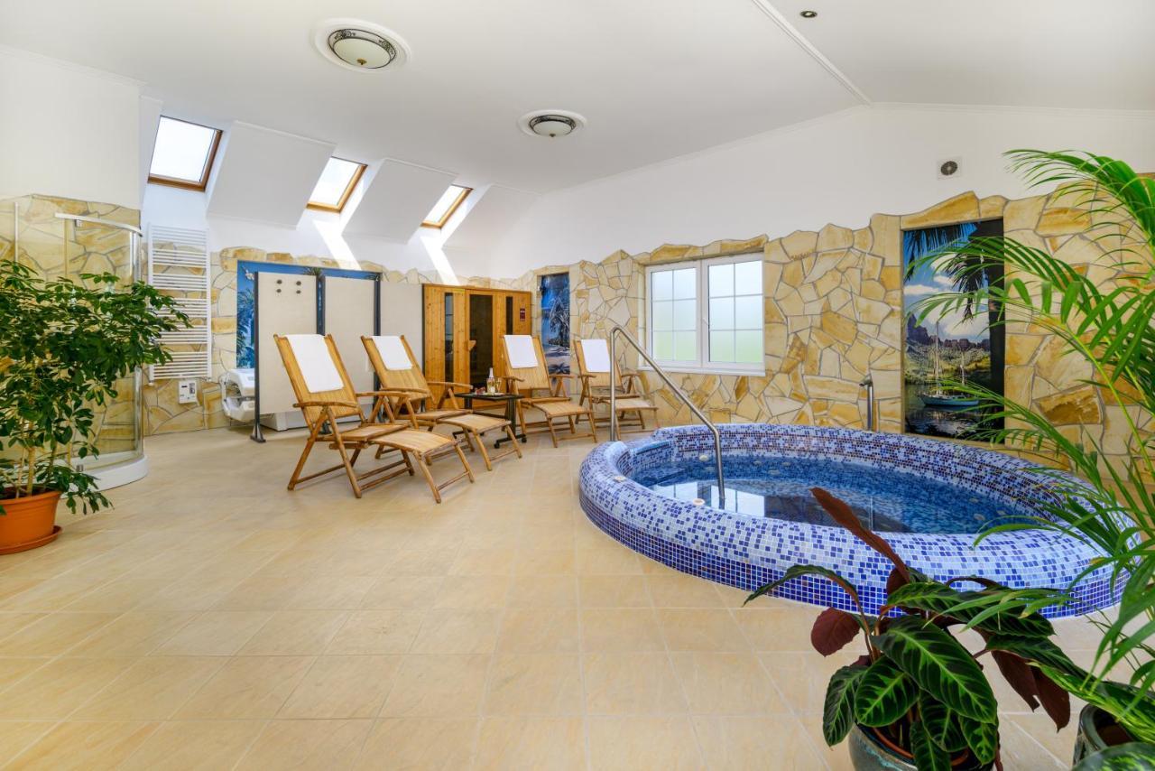 Rege - Wellness Resort House Eger Esterno foto