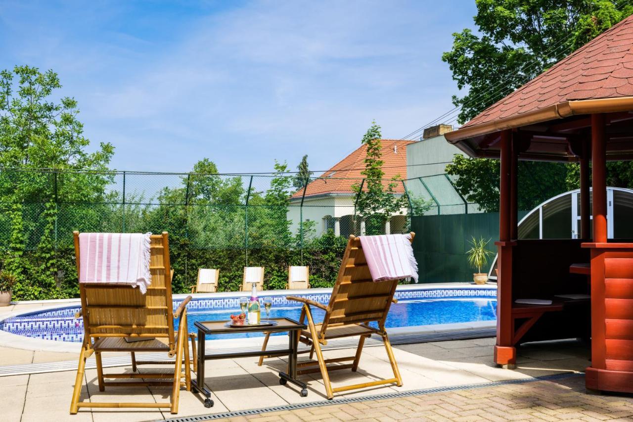 Rege - Wellness Resort House Eger Esterno foto