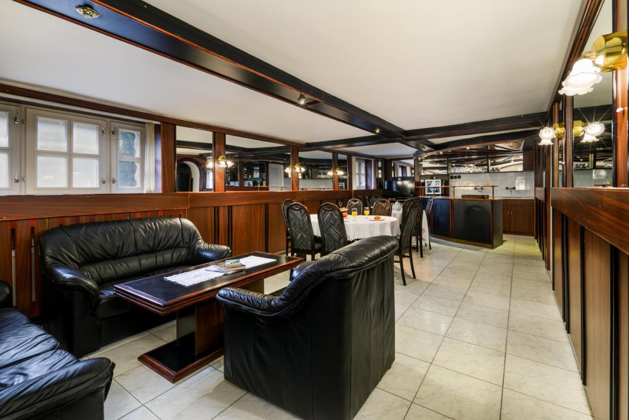 Rege - Wellness Resort House Eger Esterno foto