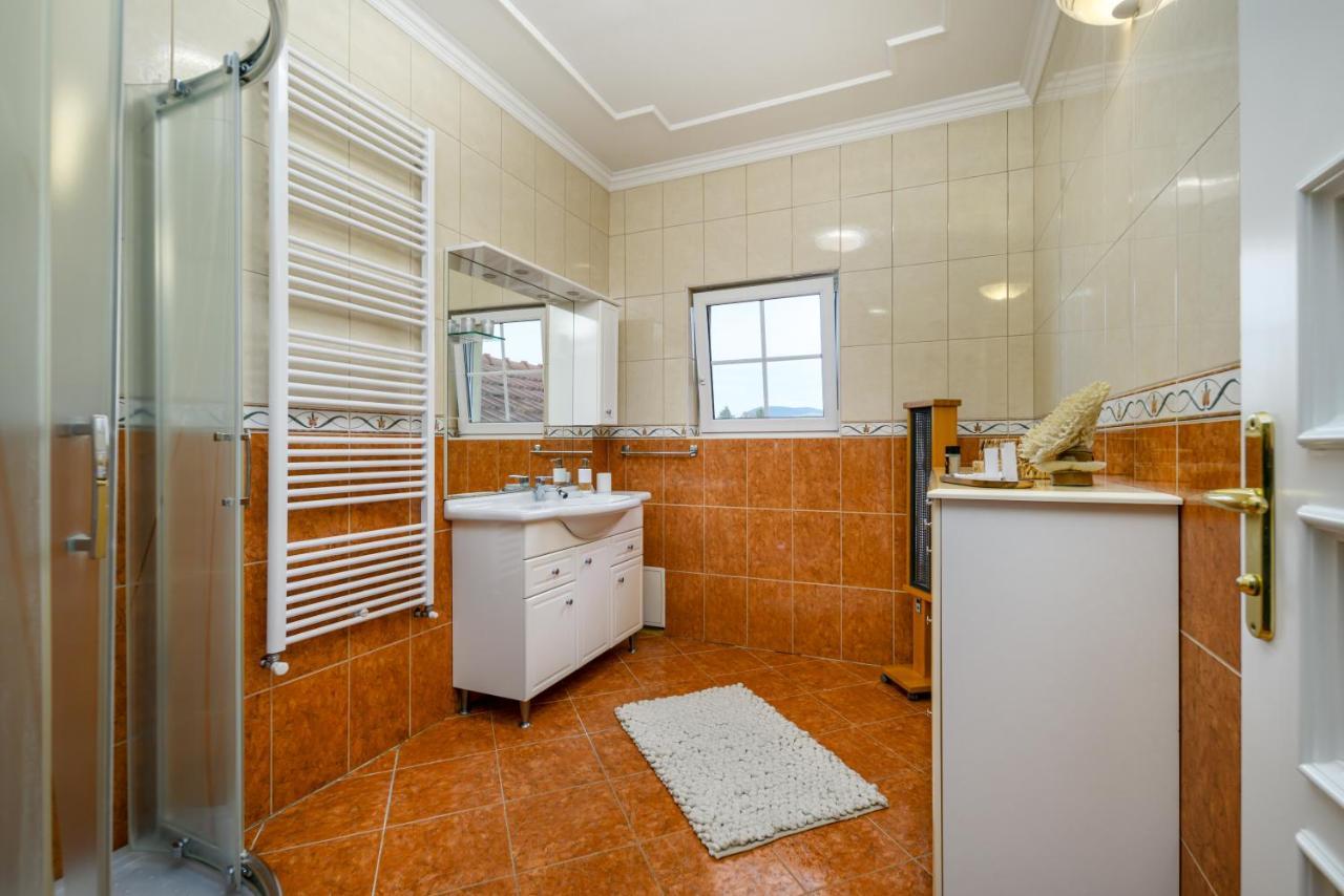 Rege - Wellness Resort House Eger Esterno foto
